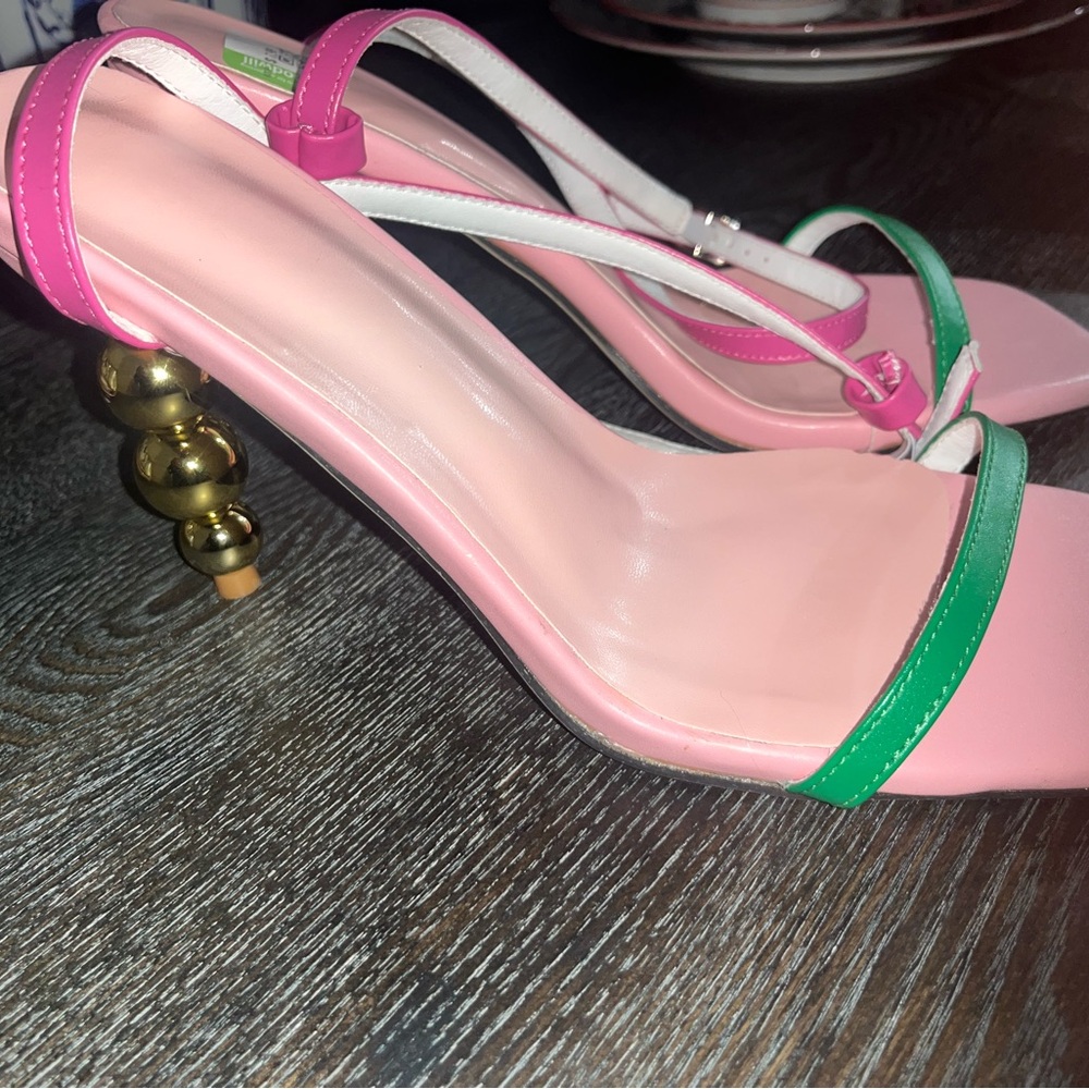 Elegant Pink and Green Heels with Gold Accents